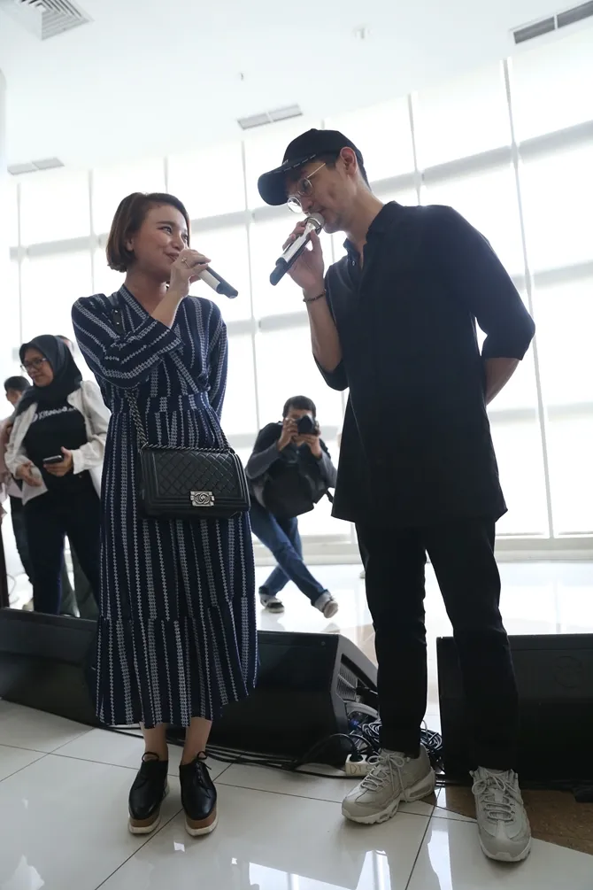 Rossa terlihat fresh dengan rambut pendeknya kini © Bintang.com