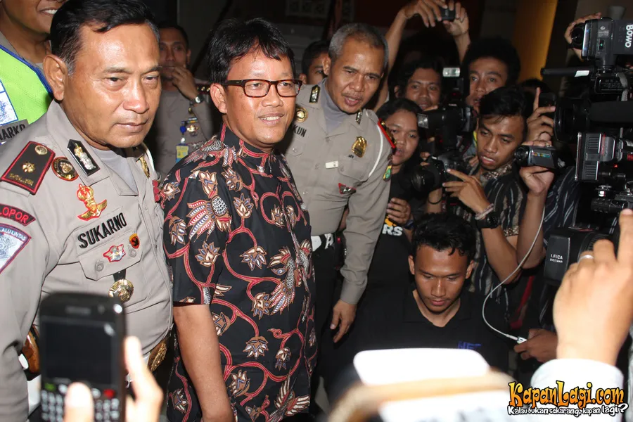 Ayah Arin menganggap anaknya hanya cinta monyet dengan Dul.