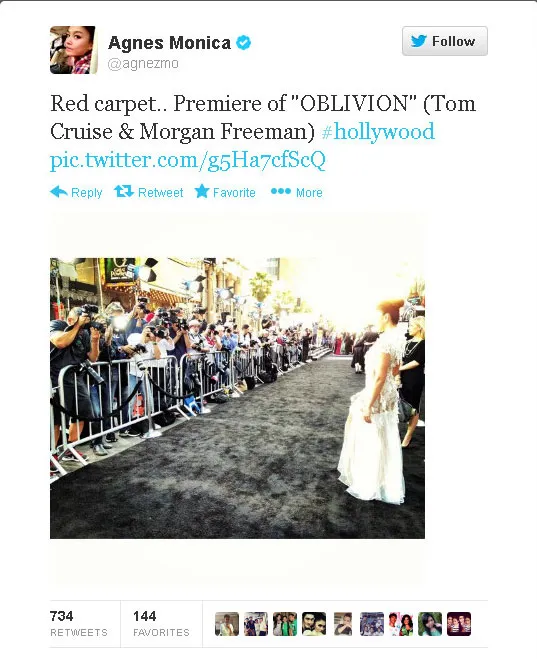 Agnes Monica berbagi foto dirinya di black carpet premiere lewat Twitter. (@Agnezmo)