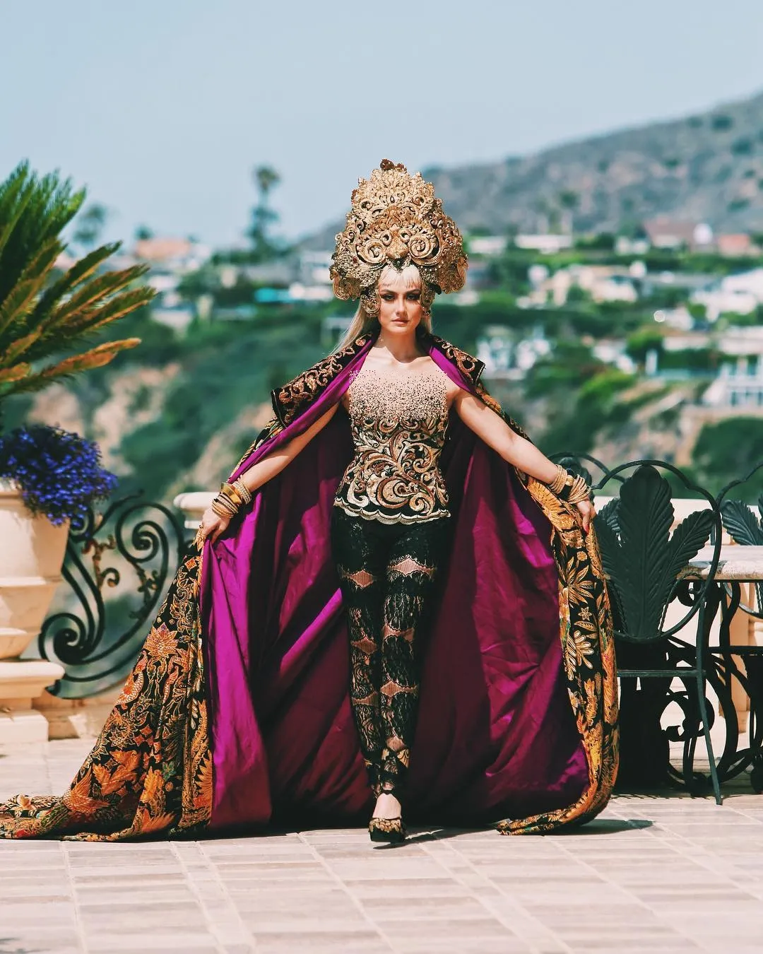 Penampilan kece Agnes dalam musik video 'Long As I Get Paid'. Credit: via instagram.com/agnezmo