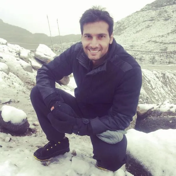 Aham menikmati waktu senggangnya di Sela Pass, Himalaya. @pinkvilla