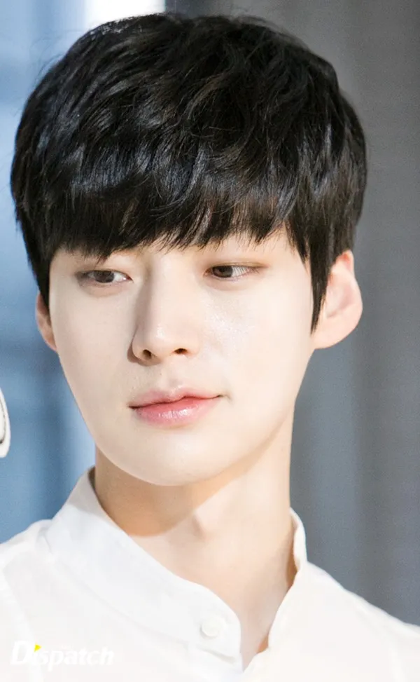 Saking putihnya, Ahn Jae Hyun sampai disebut vampir © Dispatch
