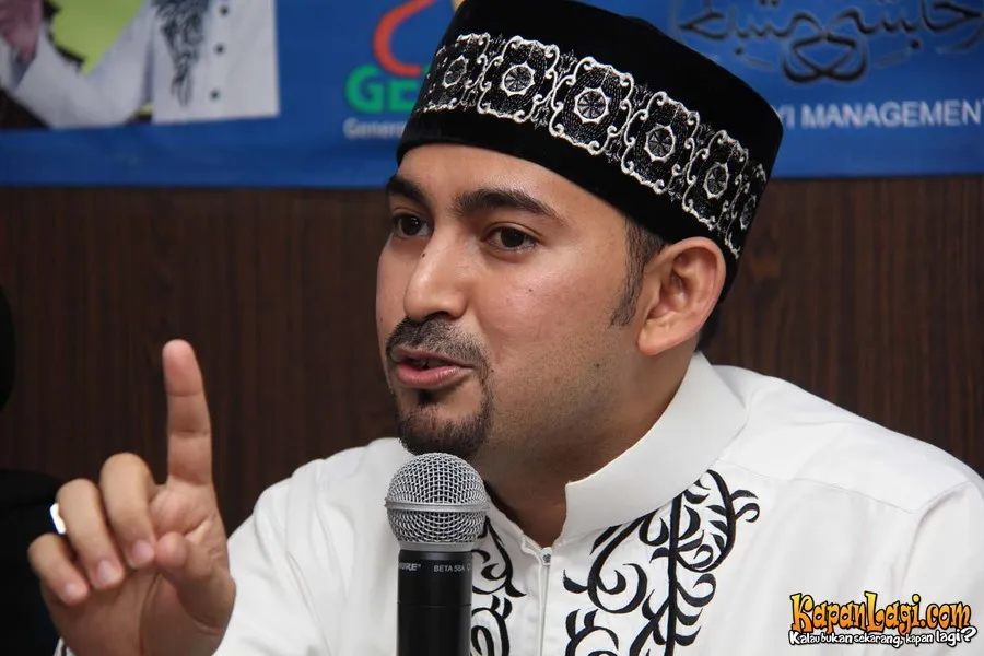 Ustaz Ahmad Al Habsyi mengingatkan keluarga Putri Aisyah untuk tak mengumbar pernyataan dan mengungkit masa lalu. © KapanLagi.com