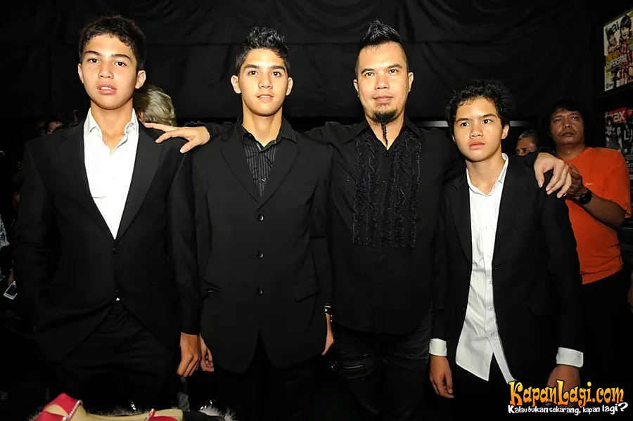 Ahmad Dhani dan anak-anaknya