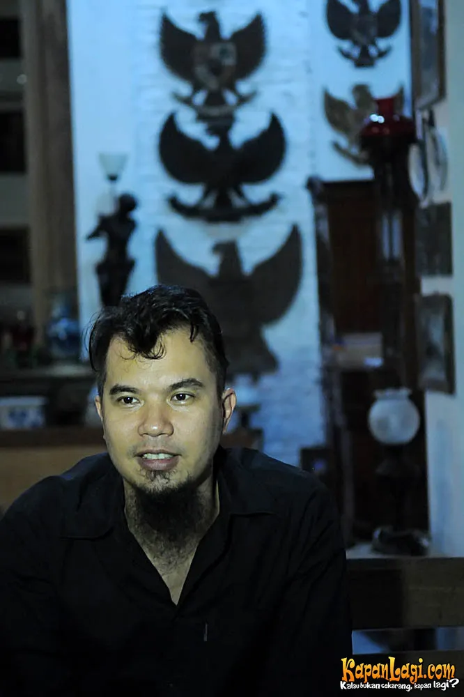 Ahmad Dhani ditantang sumpah pocong oleh Farhat.