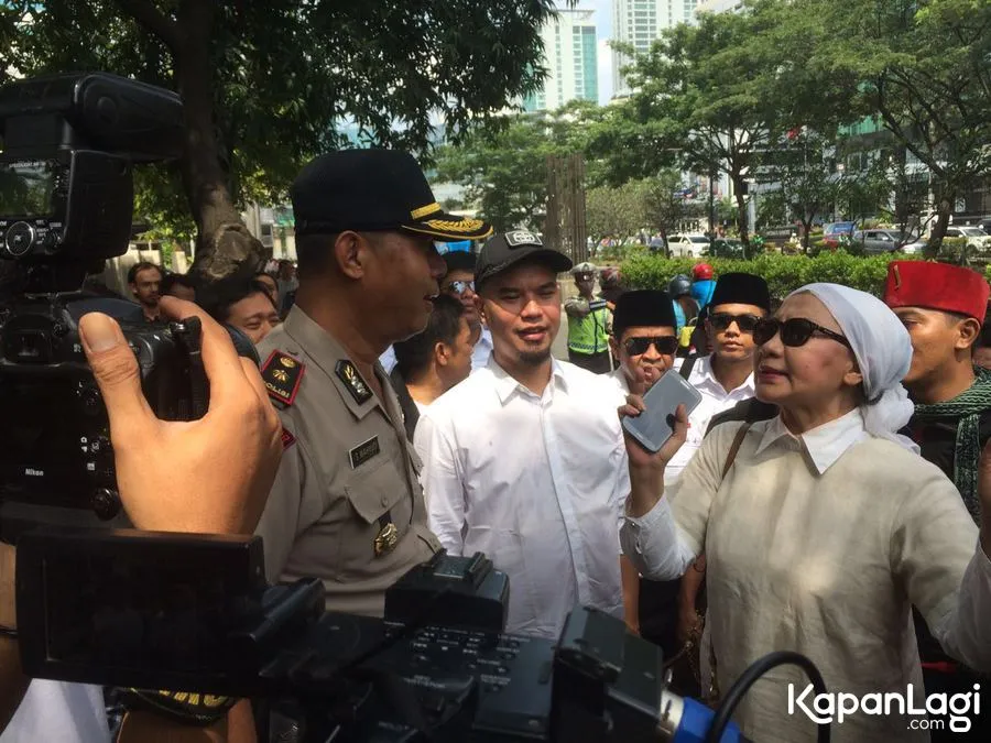 Selain Dhani, Ratna Sarumpaet juga ditangkap. ŠKapanLagi.com