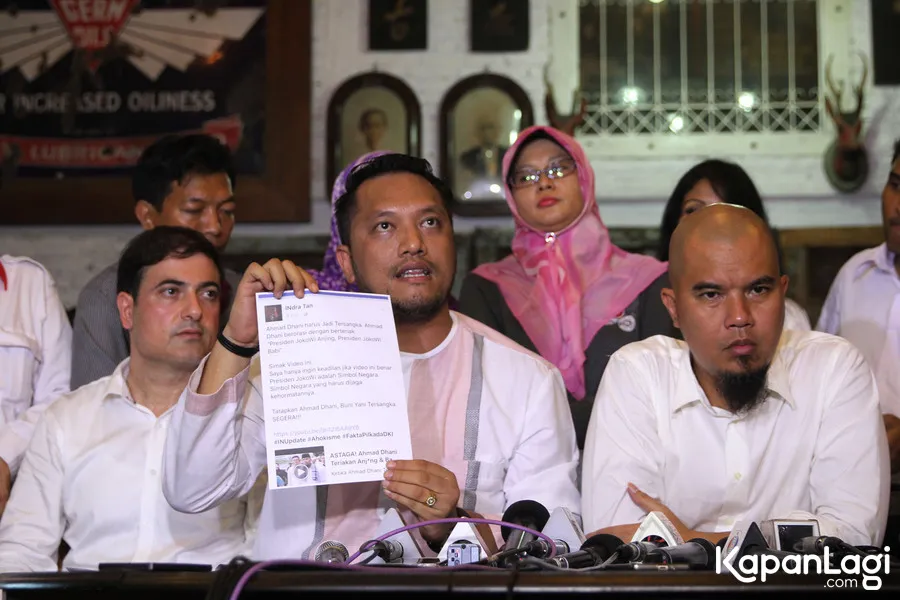 Ahmad Dhani dan tim kuasa hukumnya klarifikasi terkait laporan relawan Jokowi © KapanLagi.com®/Muhammad Akrom Sukarya