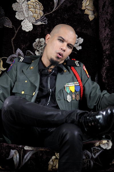 Ahmad  Dhani  koleksi seragam militer punya dua model  Nazi 