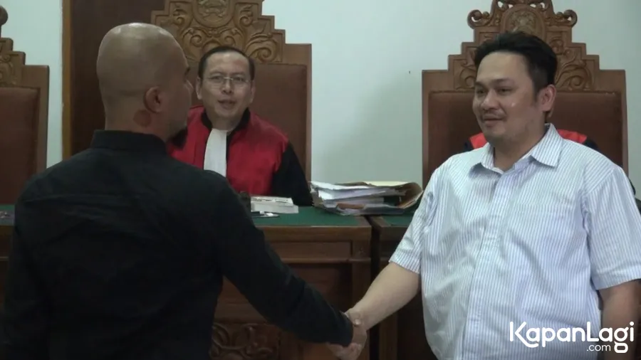 Pihak Farhat Abbas mengungkap alasan menyebut Dhani bangkrut. ©KapanLagi.com/VJ Ade