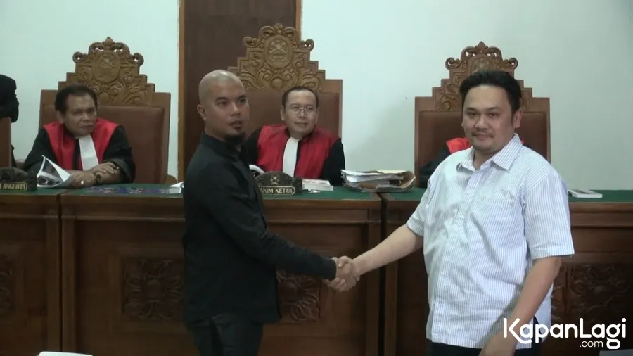 Farhat Abbas menganggap permintaan maaf untuk Dhani sudah cukup untuk menghapus masalah. ©KapanLagi.com