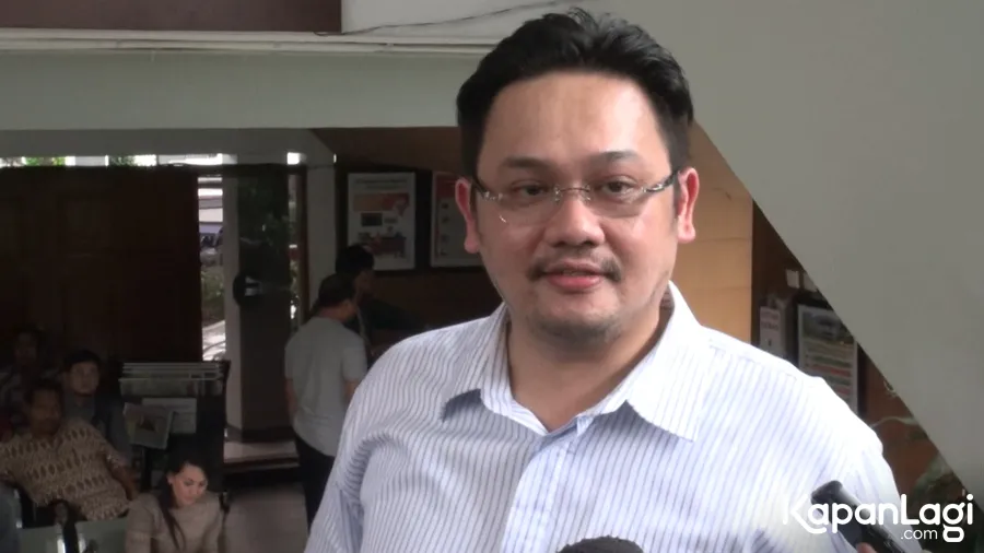 Farhat Abbas ditegur mejelis hakim karena terima telepon saat sidang © KapanLagi.com®/VJ Ade