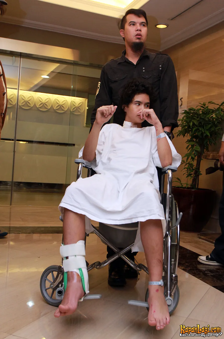 Dhani menjelaskan kepada Dul bahwa dirinya tidak mungkin rujuk dengan Maia.