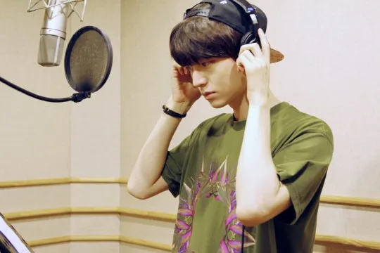 Ahn Jae Hyun rekaman untuk OST drama You're All Surrounded @soompi.com