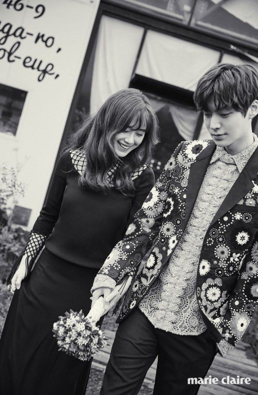 Ahn Jae Hyun dan Goo Hye Sun resmi mendaftarkan pernikahan hari ini, Jum'at (20/5). ©Marie Claire