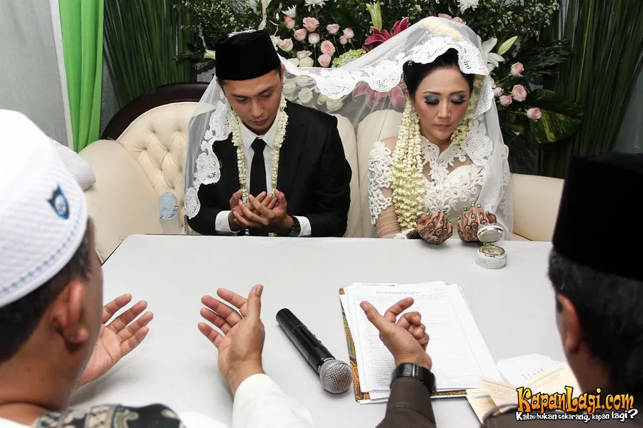 Aida Saskia saat akad nikah. @KapanLagi.com/Acat