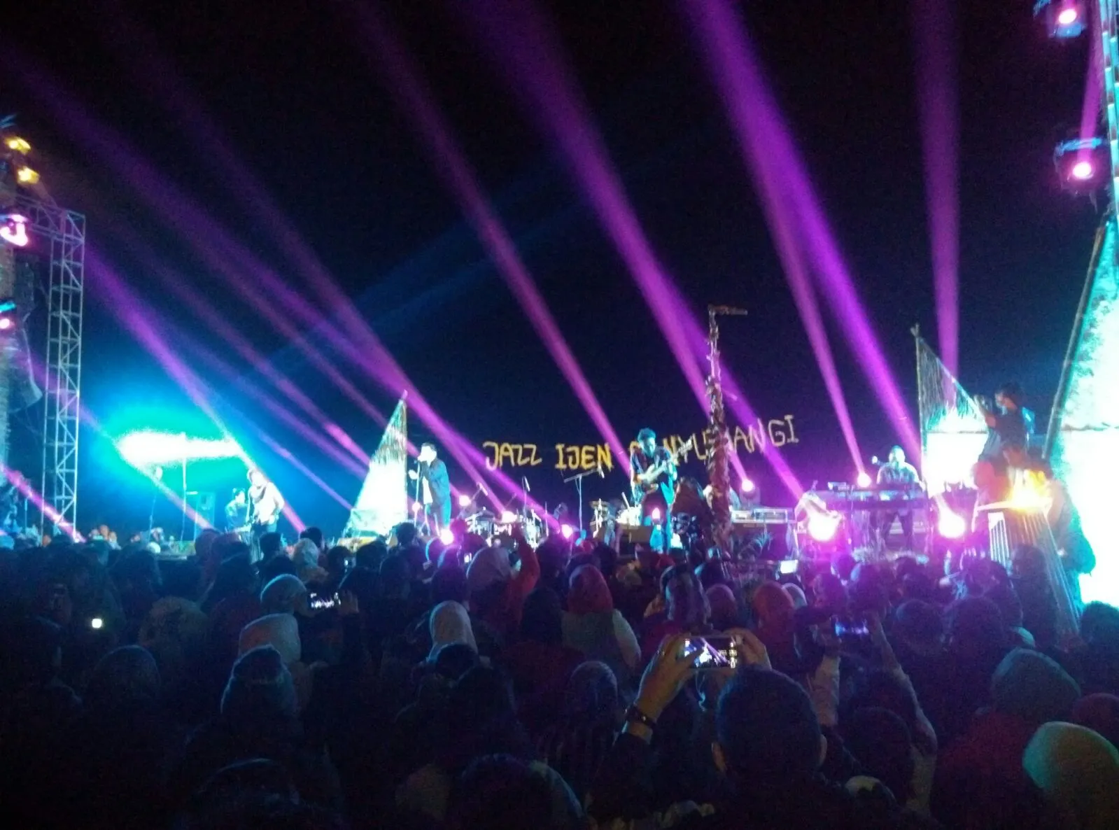 Keris Patih benar-benar sukses bikin penonton cewek histeris © KapanLagi.com®/Dewi Ratna