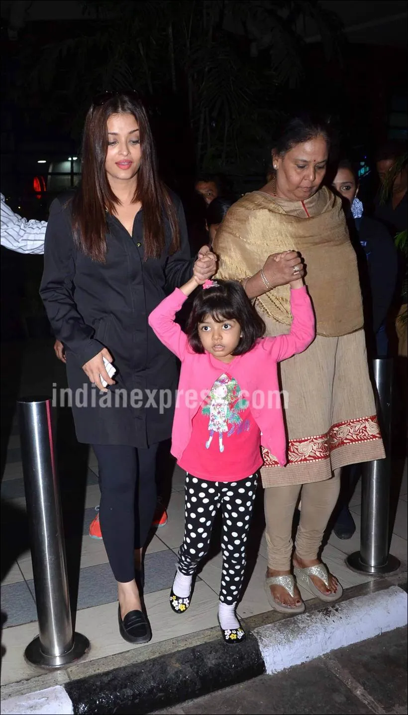 Serba pink, Aaradhya semakin hari makin lucu saja © Indianexpress.com
