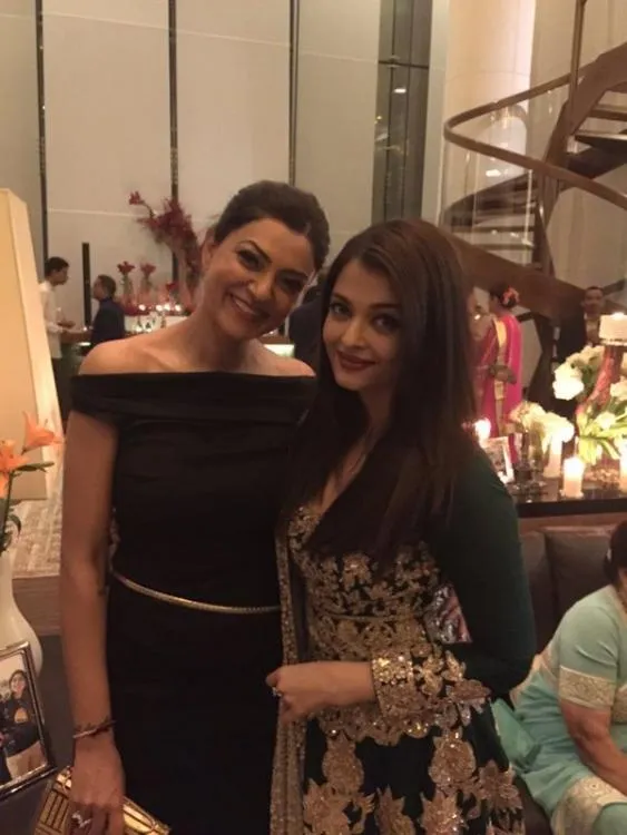 Aishwarya Rai foto bareng Sushmita Sen. Sudah akur? ©pinkvilla