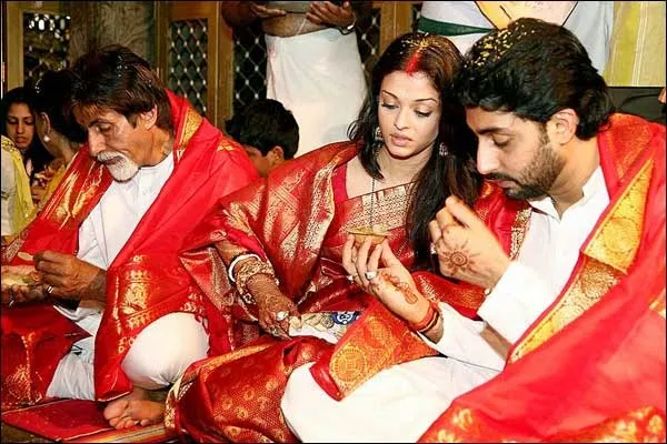 Aishwarya Rai menikah dengan Abhishek Bachchan 10 tahun lalu ©pinkvilla
