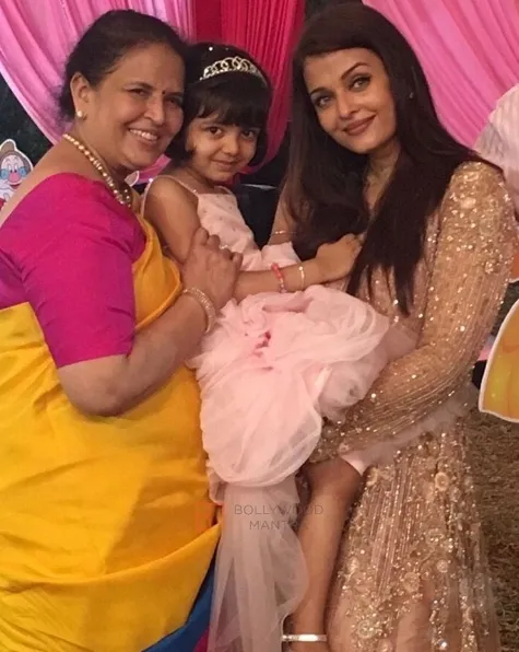 Aaradhya pun tampil cantik dengan gaun pink ©bollywoodmantra