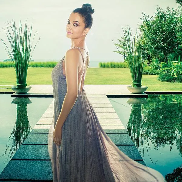 Cantiknya Aishwarya Rai di pemotretan iklan barunya. @pinkvilla