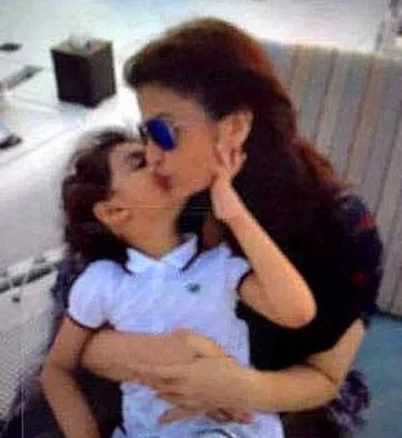 Manisnya ciuman Aaradhya dan Aishwarya ©pinkvilla