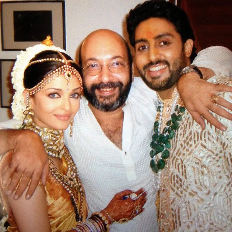 Ini dia foto pernikahan Aishwarya Rai dan Abhishek Bachchan yang diunggah sahabatnya @indianexpress.com
