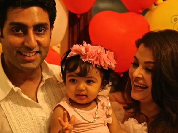 Aishwarya Rai, Abhishek Bachchan dan Aaradhya Bachchan. @oneindia.in