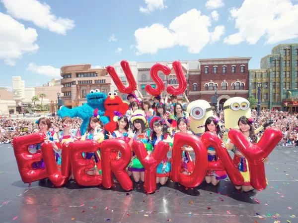 AKB48 bakal menggelar konser setiap hari di Universal Studios Japan setiap hari sampai bulan September, mantap banget! © twitter.com/karaage_mayu