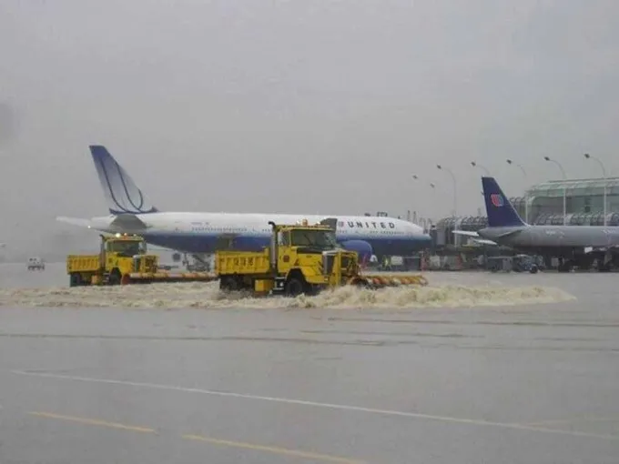 Banjir bandang Chennai, bandara pun kebanjiran. ©theindianeye.net