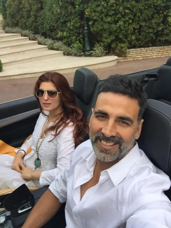 Ini dia momen kemesraan Akshay Kumar dan Twinkle Khanna di Nice, Prancis @twitter.com/akshaykumar
