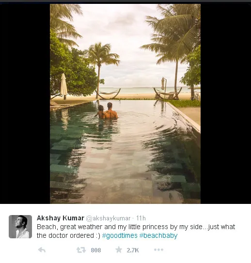 Liburan yang menyenangkan, Akshay dan Nitara berenang bareng © Twitter.com/akshaykumar