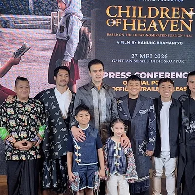 Aksi Sepasang Sepatu Berjuta Mimpi Digelar Jelang Perilisan 'CHILDREN OF HEAVEN'
