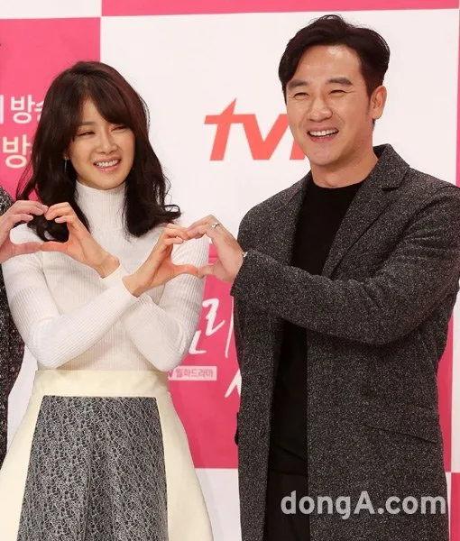 Uhm Tae Woong dan Lee Si Young yang bermain dalam Sensible Love masih belum dapat gaji setelah 6 bulan. ©credit as tagged