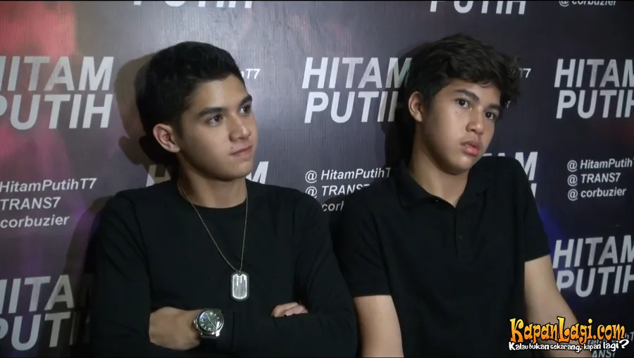 Al Ghazali dan El menantang Farhat untuk bertanding tinju.