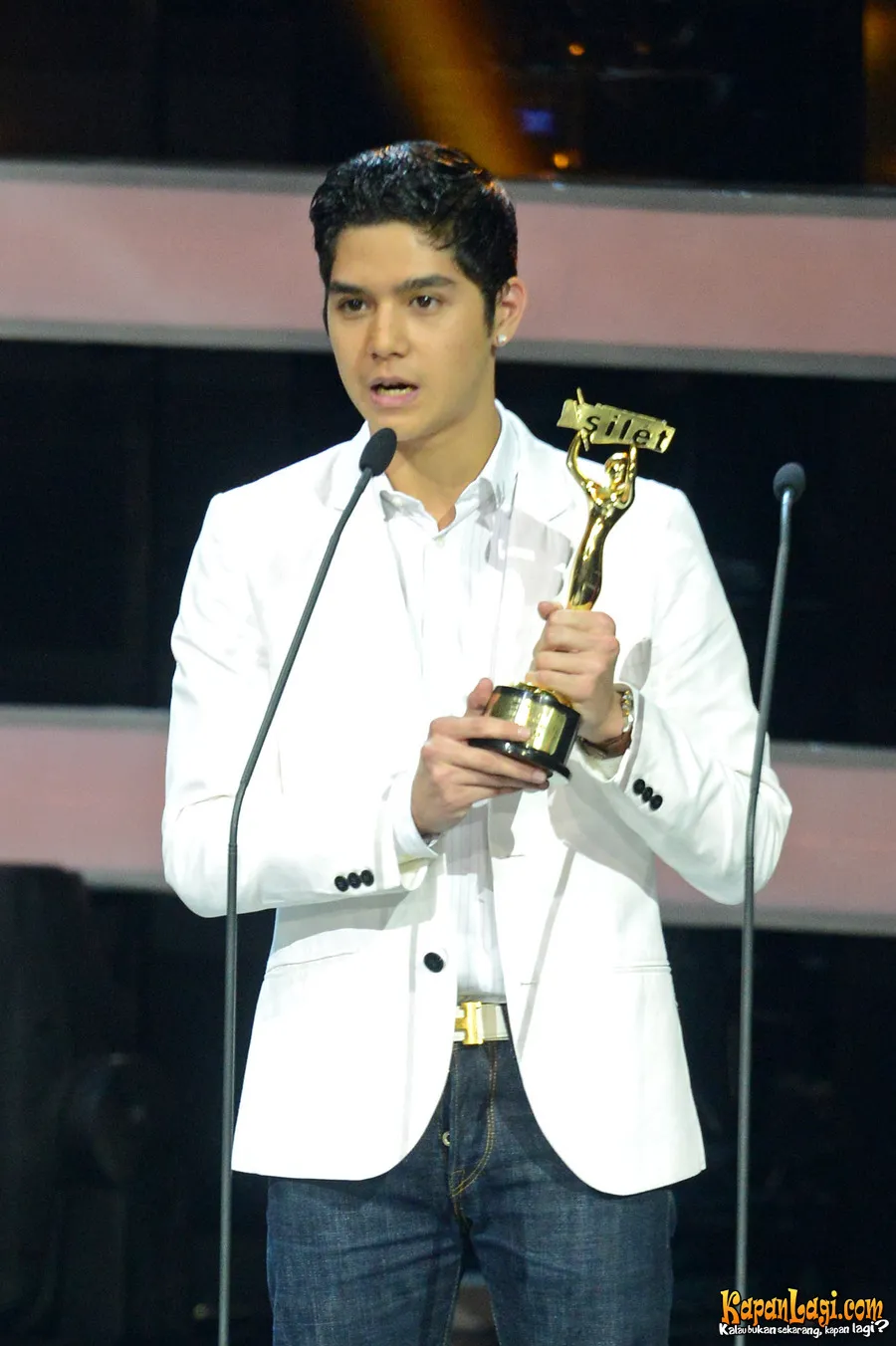 Dhani berkata Al dan El patut berterima kasih kepada Farhat Abbas. ©KapanLagi.com®