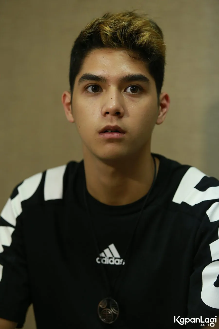 Selama ini ketika harus kerja sebagai DJ, Al Ghazali selalu mendapatkan pengawalan. ©KapanLagi.com/Agus Apriyanto