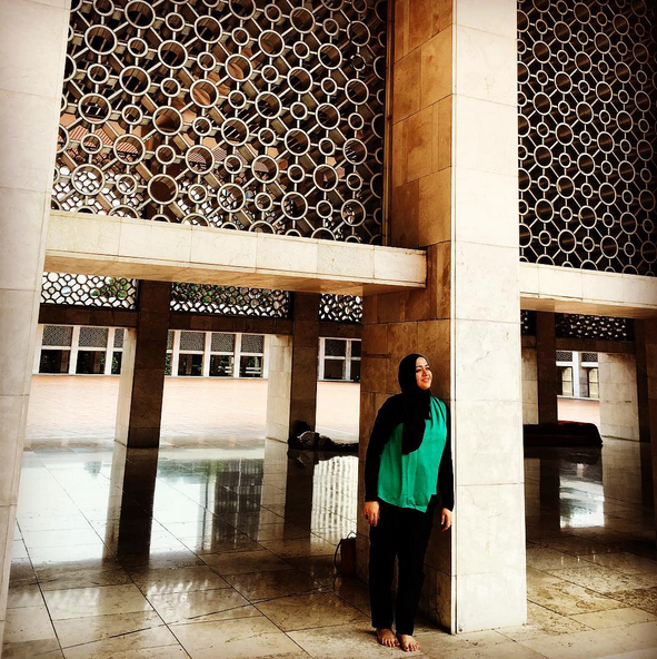 Datang ke Indonesia, Adik Shaheer Sheikh Kunjungi Masjid Istiqlal