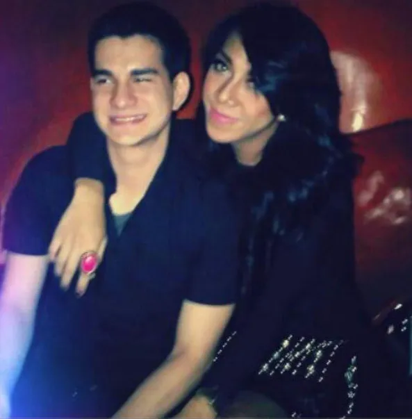 Salah satu foto mesra Steve Emmanuel dengan Alenka Bradley