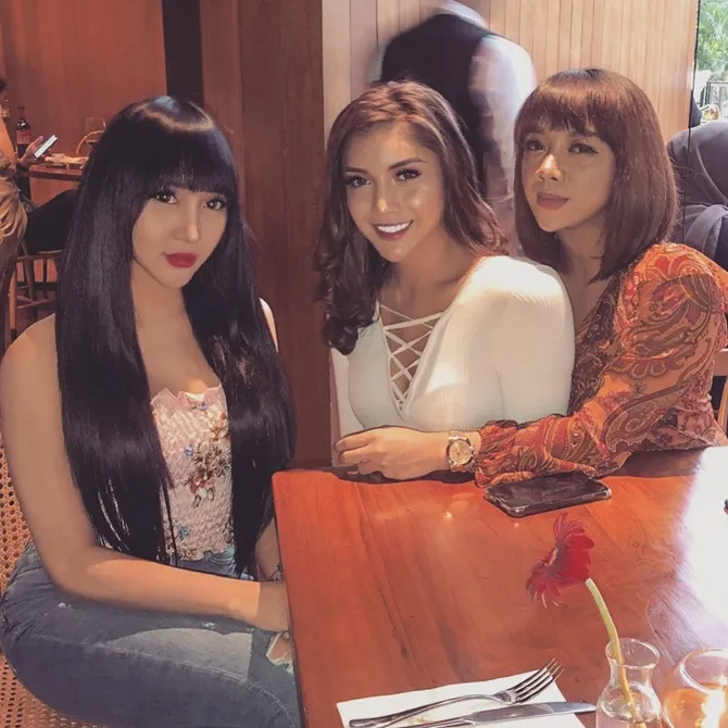 Alenka Isbach, Lucinta Luna dan Millendaru sahabatan (credit: instagram.com/alenkaisbach)