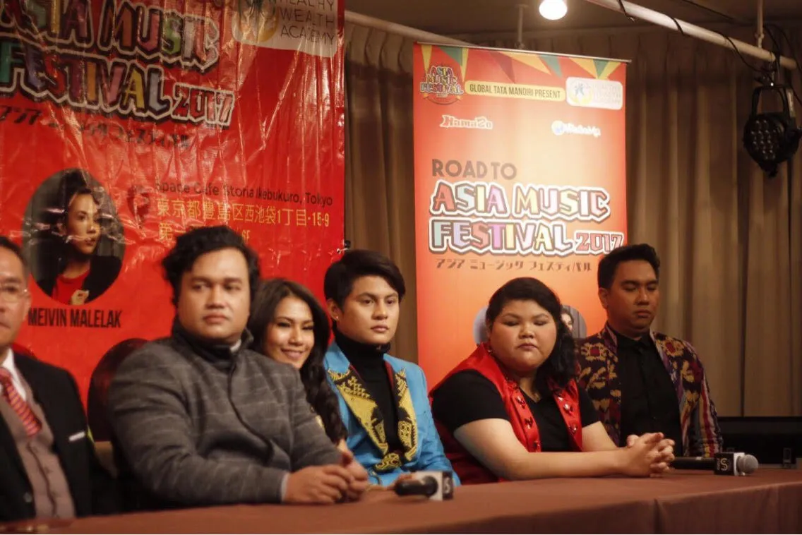 Aleta bersama rekan di Jepang © Koleksi Pribadi