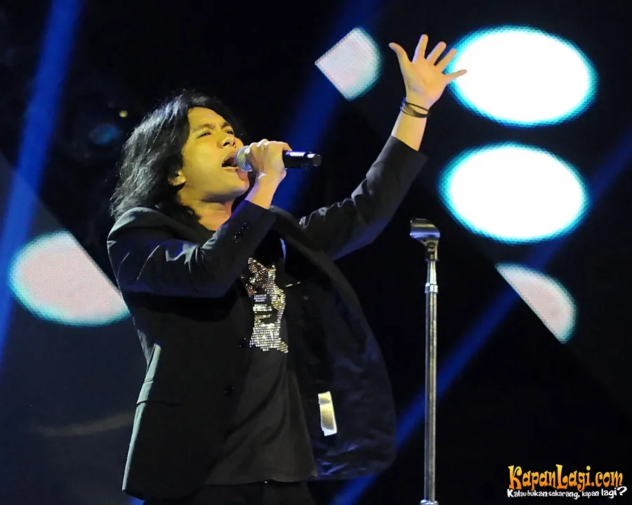 Alex Rudiart dapat beberapa kritik dari juri mengenai nada rendah.