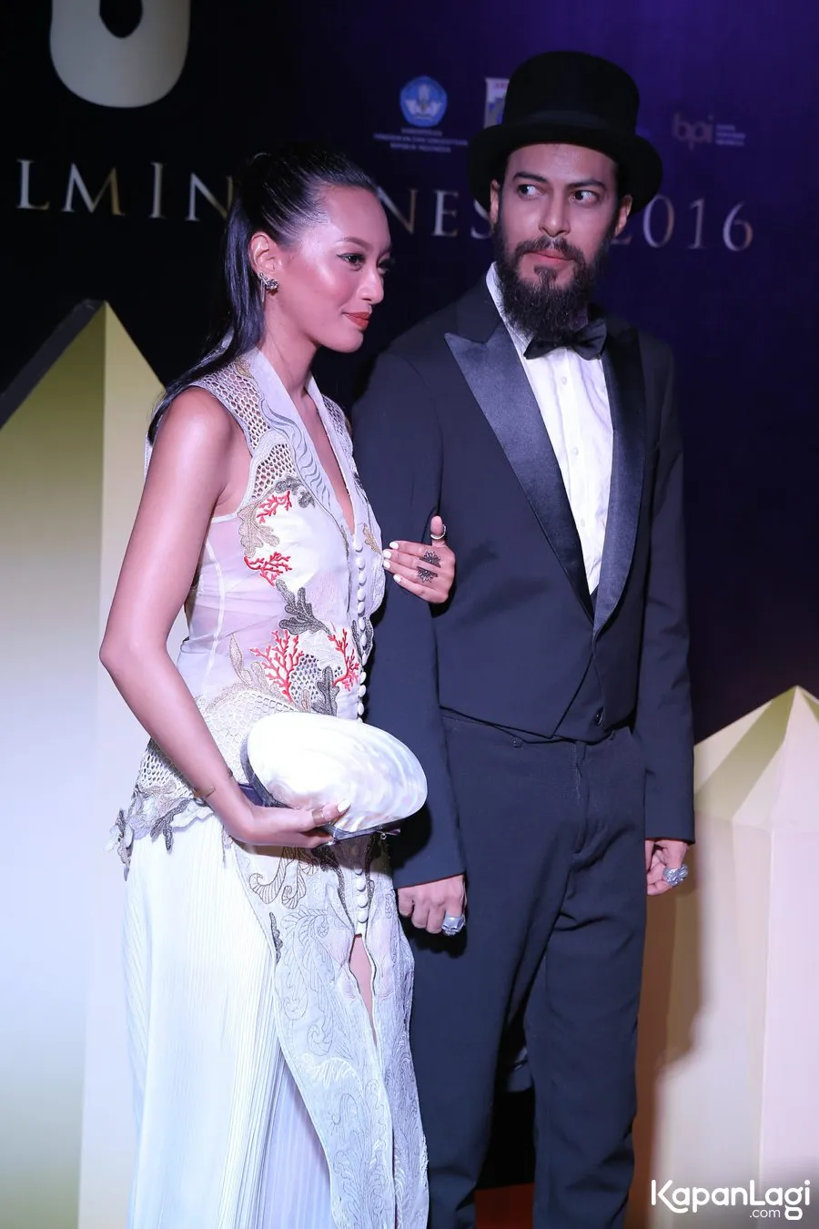 Abigail terlihat seksi dengan padanan make-up yang tegas dan rambut kuncir kuda tanpa poni © KapanLagi.com/Agus Apriyanto