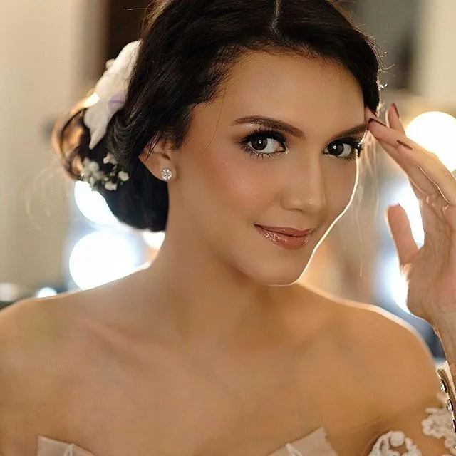 Make Up Alexa Key begitu memesona, boleh dicontoh nih © Instagram.com/hepidavid