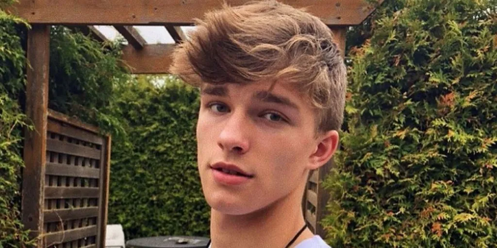 Alex Sampson - Stay Here