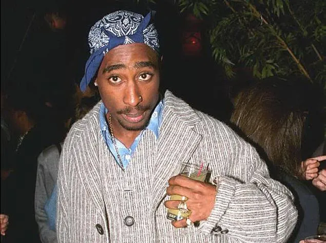 Sudah meninggal beberapa tahun, tak mengurangi nilai karya-karya Tupac Shakur @nydailynews.com