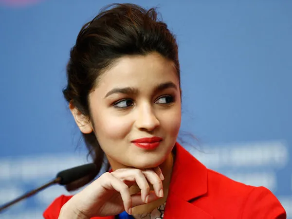 Alia Bhatt mantap ingin tinggal sendiri @filmibeat.com