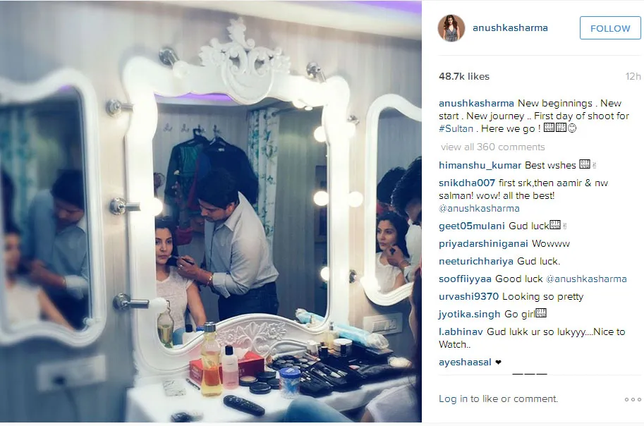 Anuska Sharma sedang dimake-up di depan cermin © Instagram.com/anushkasharma