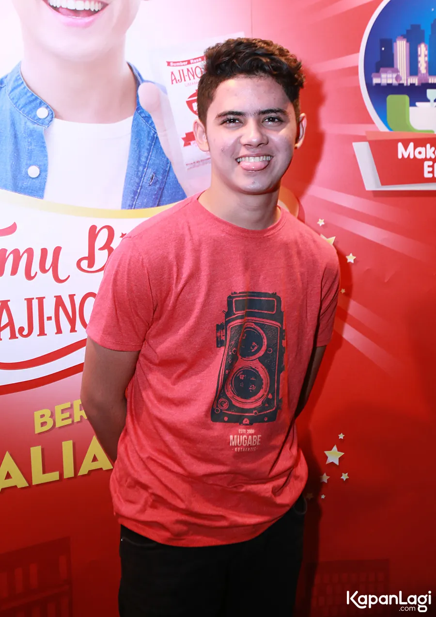 Aliando Syarief makan malam bareng fans. © KapanLagi.com/Agus Apriyanto