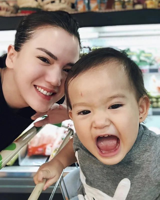 Momen kebersamaan ceria Alice Norin dan Baby Alita. Credit: instagram.com/alicenorin